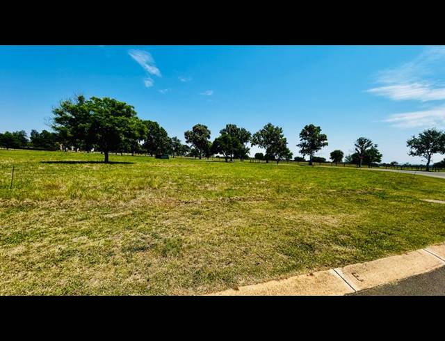 LAND FOR SALE IN WATERLAKE FARM LIFESTYLE ESTATE